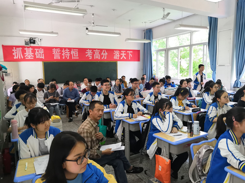 青白江区初三数学教研会在大弯中学举行(图2)