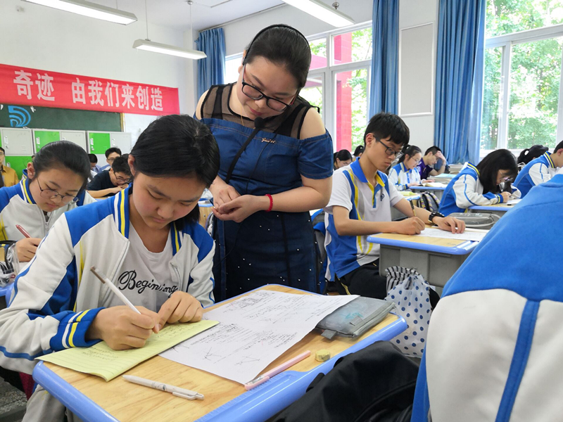 青白江区初三数学教研会在大弯中学举行(图3)