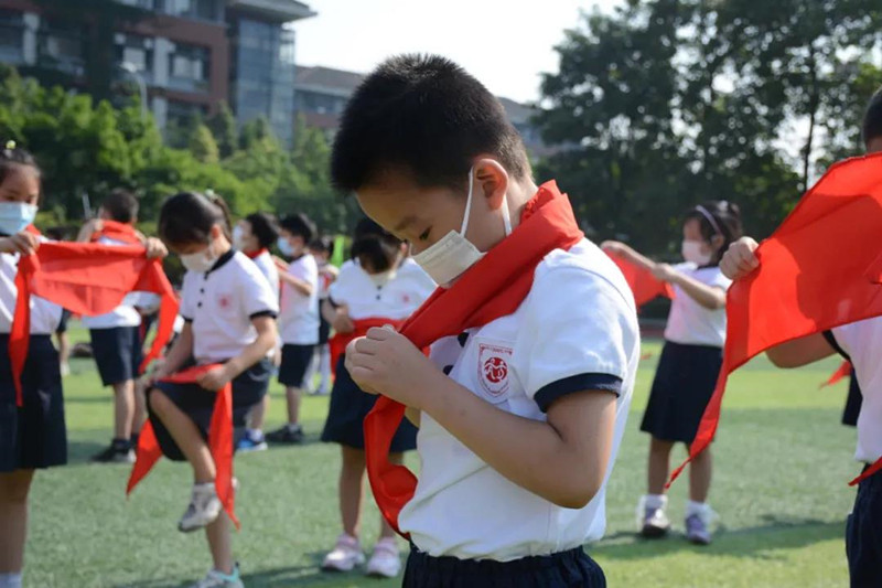 成都墨池书院小学举行2019级入队仪式(图4)